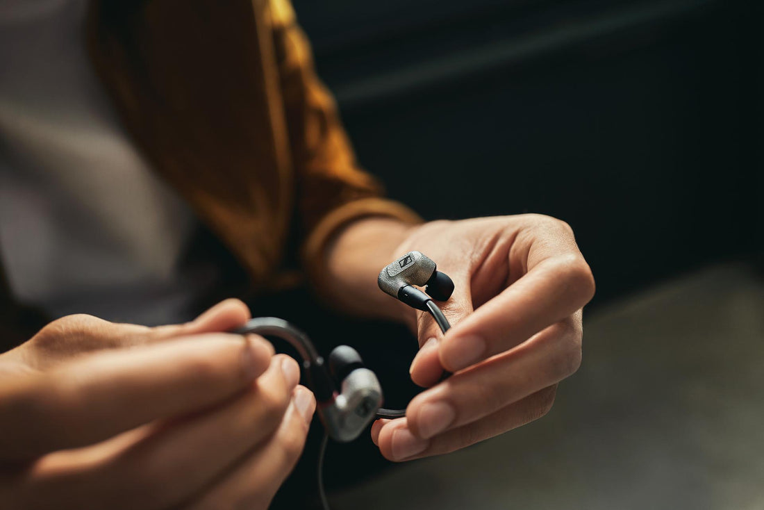 ie_600_hands_application_shot